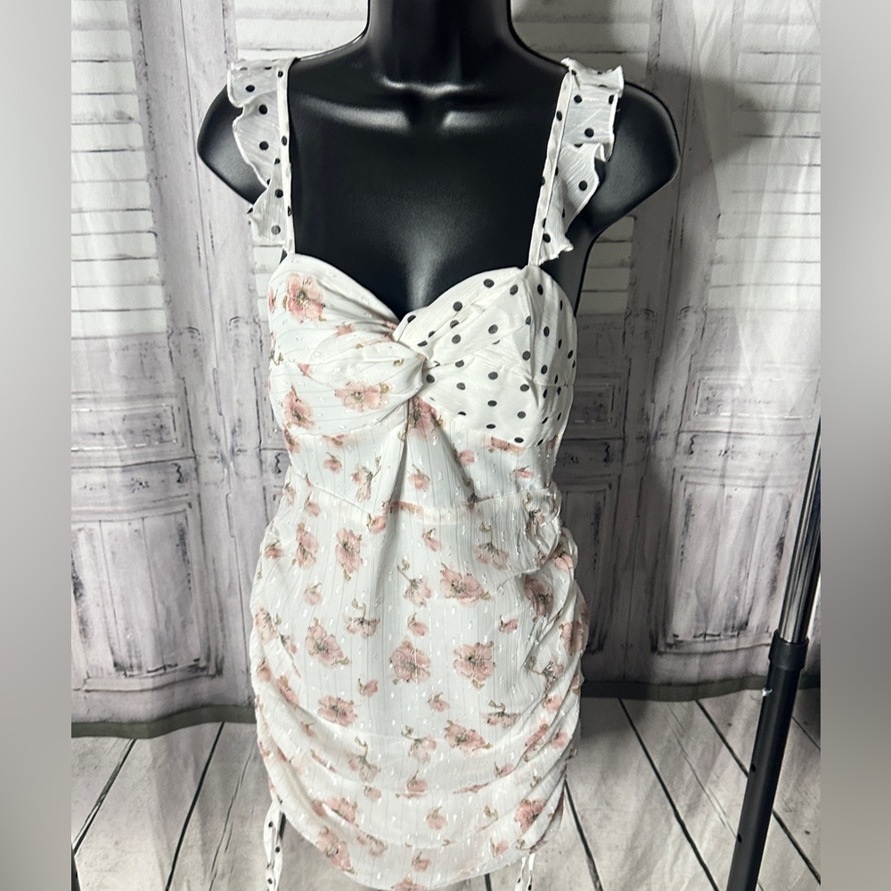 WE GOT THE FLOWERS DRESS IN WHITE FLORAL
SHOWPO - Picture 7 of 11